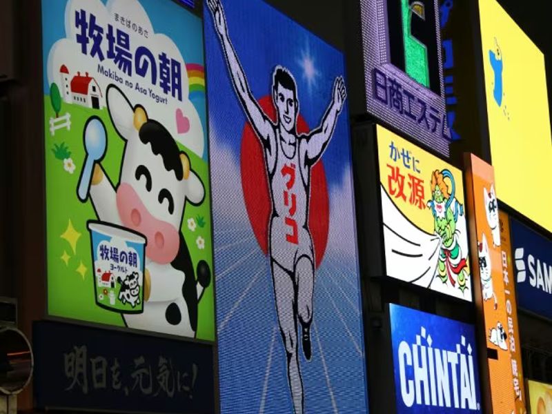 Conversation about daily Japanese companies: 7-Eleven vs FamilyMart vs Lawson - Japanese lesson