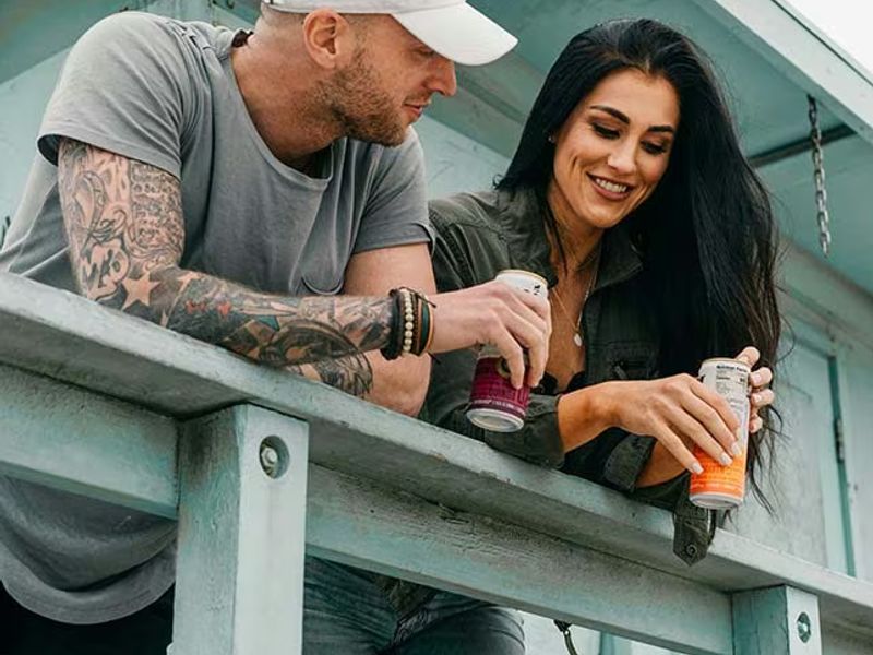 Flirting at the bar: Offer a genuine compliments about their style. - German lesson