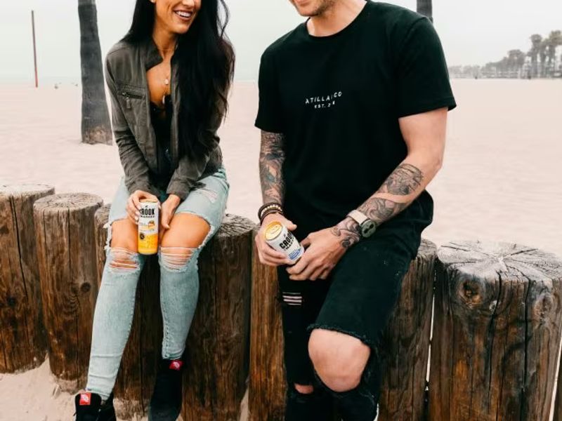 Flirting at the bar Part 2 (Advanced): Suggest moving to a quieter spot in the bar to continue talking. - Spain Spanish lesson