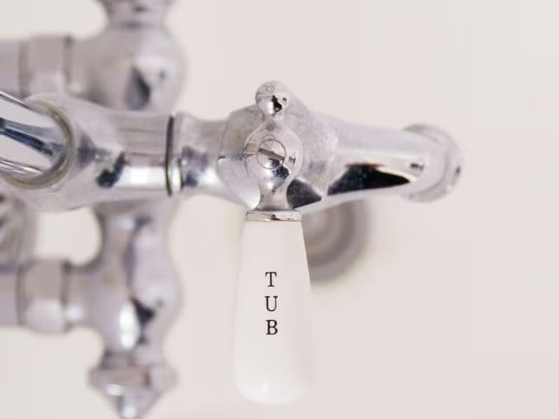 Telling landlord hot water is broken: Explaining the problem - German lesson
