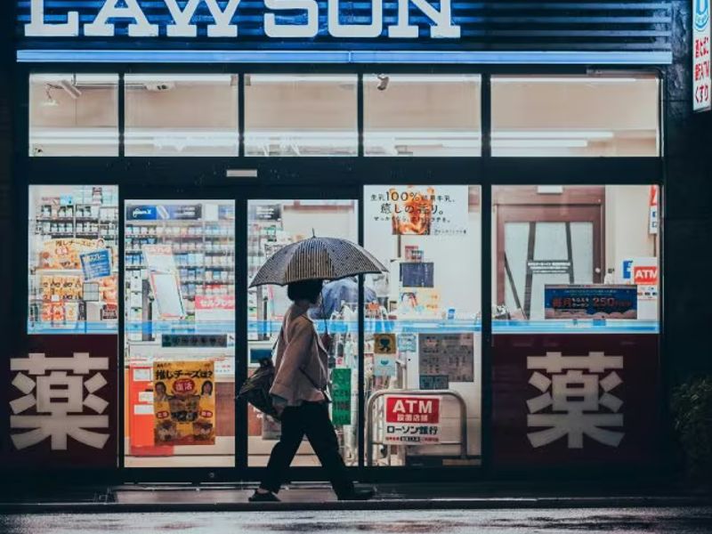 Visiting the convenience store: The basic checkout - Japanese lesson